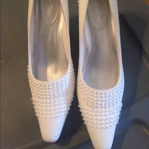 NWOT White heels never worn 8 1/2
